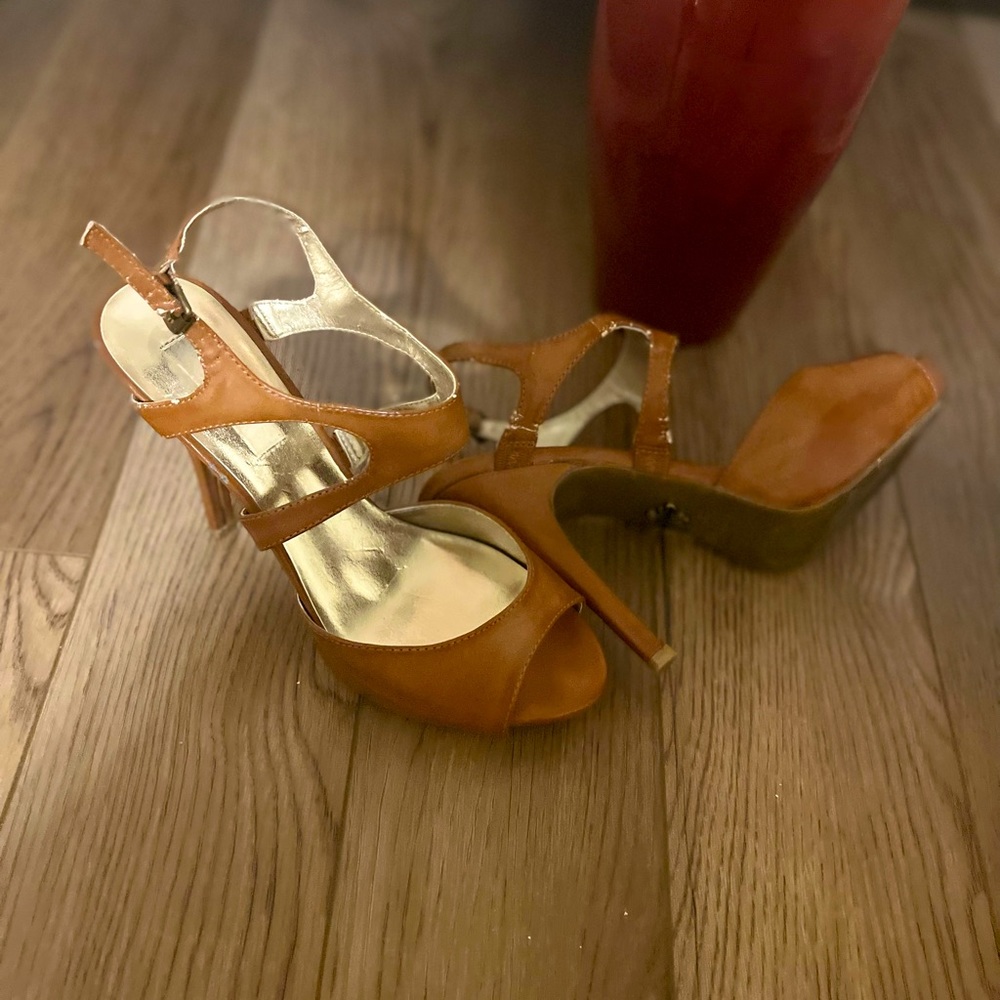Vera Wang Heels